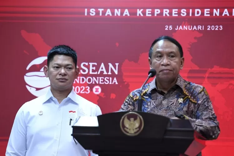 Menpora Zainudin Amali didampingi Ketua Umum Komite Olimpiade Indonesia (KOI) Raja Sapta Oktohari   menyatakan kesiapan Indonesia menjadi tuan rumah penyelenggaraan  perhelatan oahraga internasional tahun 2023 (AG Sofyan )
