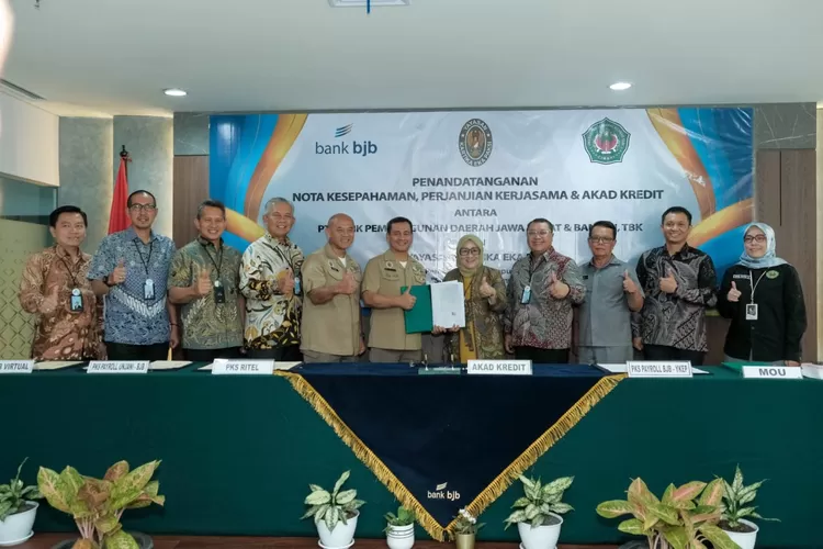 bank bjb dan Yayasan Kartika Eka Paksi (YKEP) melakukan sejumlah penandatanganan akad Perjanjian Kredit, Perjanjian Kerja Sama (PKS) dan Nota Kesepahaman (MoU), Kamis 26 Januari 2023 (Foto: Humas bank bjb)