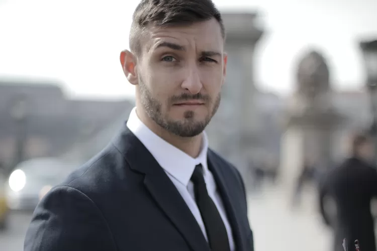 Ilustrasi pria berkelas untuk memikat hati wanita (Pexels/Andrea Piacquadio)