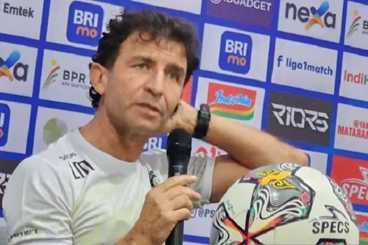  Pelatih Persib Bandung, Luis Milla ungkap pemainnya sedang percaya diri. (ANTARA)