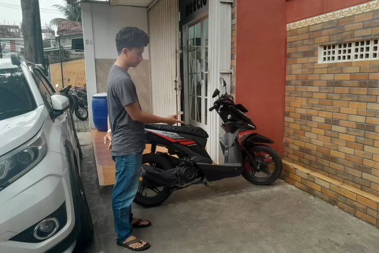 TKP : Lokasi Curnamor, di toko pakaian perempuan Meeclo, Jalan Cemara,Kelurahan Grogol, Kecamatan Limo Kota Depok, Senin (30/1).&nbsp; (ALDY RAMA/RADAR DEPOK)