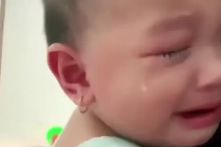 Sosok bayi yang menangis kejer tak wajar pada saat dini hari,diduga diganggu setan (Tangkapan layar @parentingbundahebat)