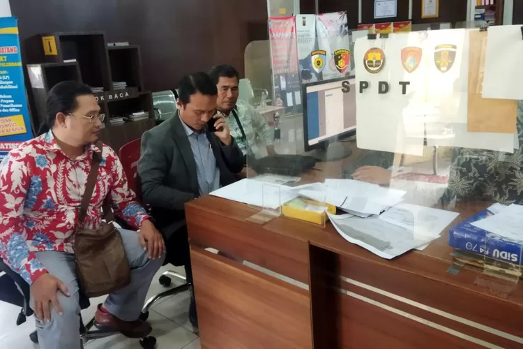 Anggota DPRD Sumsel AS, yang dilaporkan menipu senilai Rp 100 juta ke Polda Sumsel, lapor balik ke Polrestabes Palembang.