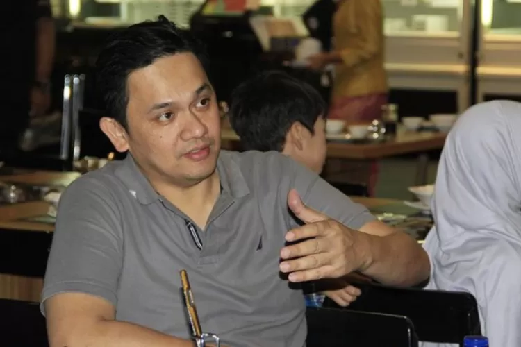 Farhat Abbas berupaya menahan Bunda Corla agar tidak pulang ke Jerman. Foto/Instagram (Foto/Instagram)