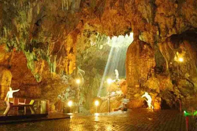 Wisata Maharani Zoo dan Goa hadir sebagai destinasi wisata yang memiliki konsep taman satwa yang dikemas sebagai tempat bermain dan belajar dengan fasilitas yang mumpuni.*