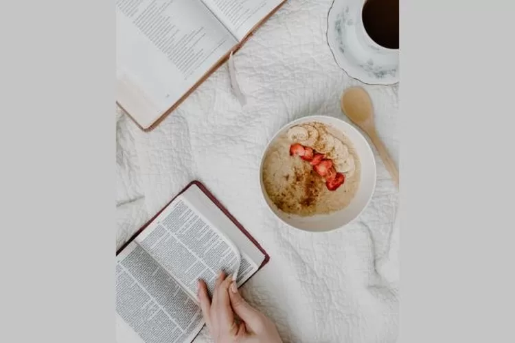 Sarapan pagi yang bergizi sebelum beraktivitas menjadi salah satu morning routine yang harus dilakukan (Pexels/Tara Winstead)