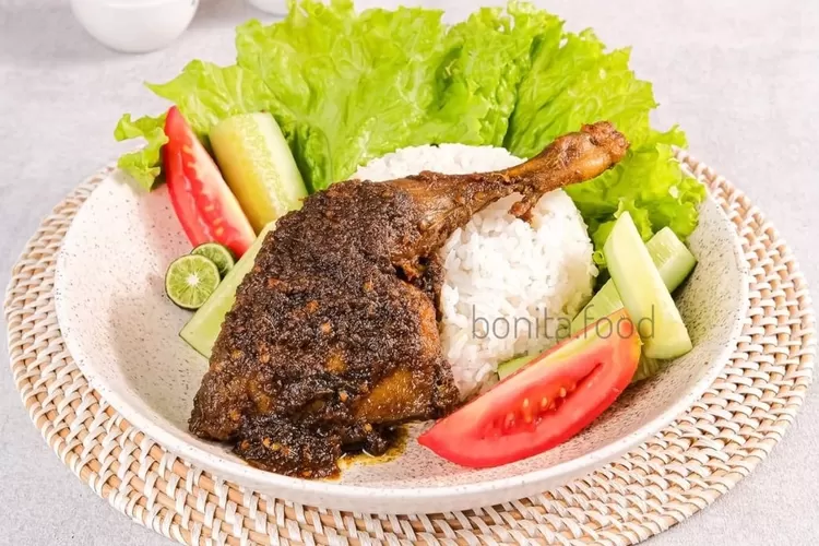 Sempat Viral! Nasi Bebek Madura Terbang Jauh ke Yogyakarta, Cuma Ini Kuliner Spesial Sambal Hitam Gurih Mantep (instagram @bonita.food)