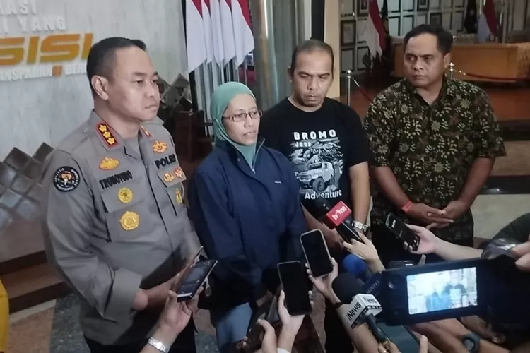 Keluarga almarhum M Hasya Attalah Syahputa mahasiswa UI korban kecelakaan, datangi Polda Metro Jaya (PMJ News)