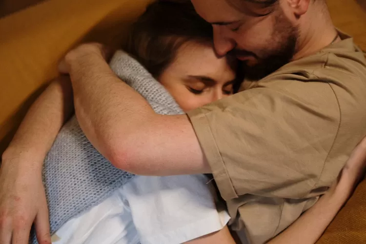 Ilustrasi seseorang merindukan kita (Pexels/cottonbro studio)