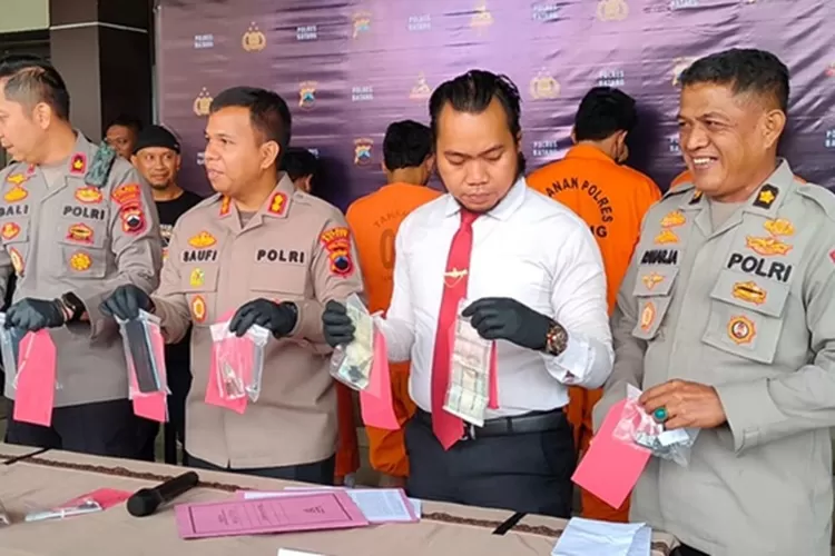  Batang AKBP Saufi Salamu saat konferensi pers, Rabu 1 Februari 2023.  ( Muslihun/Kontributor Batang)