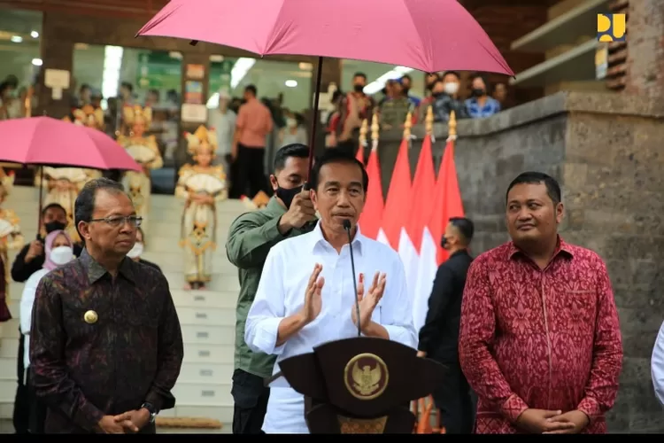 Presiden Jokowi resmikan Pasar Sukawati, Bali untuk dijadikan sebagai magnet wisata  kerajinan khas Bali.