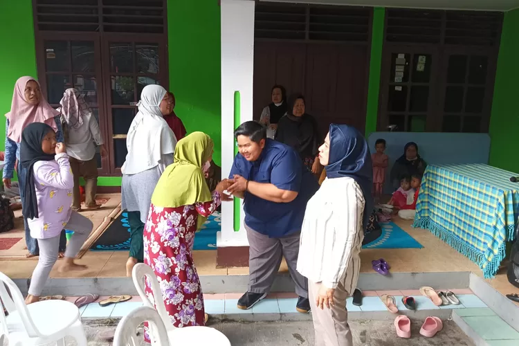 Anggota DPRD Provinsi Kalimantan Timur Ananda Emira Moeis blusukan ke daerah pemilihannya di Sido Dadi, Samarinda, belum lama ini. (Humas DPRD Kaltim)