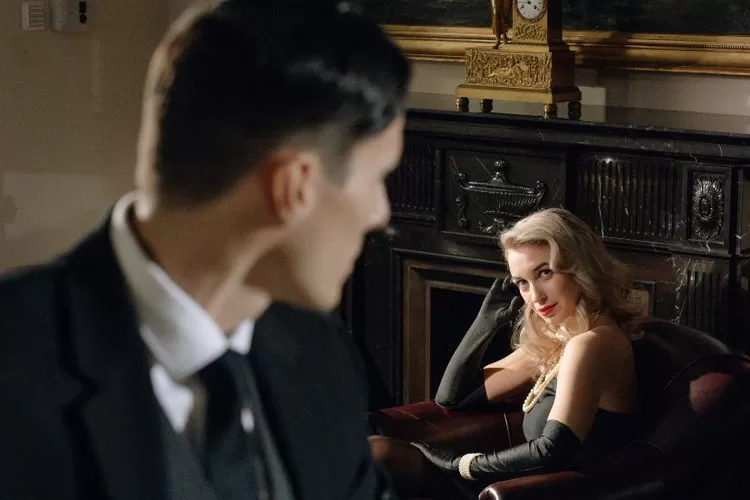 Ilustrasi godaan untuk selingkuh (Pexels/cottonbro studio)