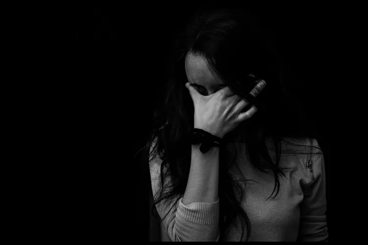 Ilustrasi alasan seseorang tiba-tiba menangis tanpa sebab (Pexels/Juan Pablo Serrano Arenas)