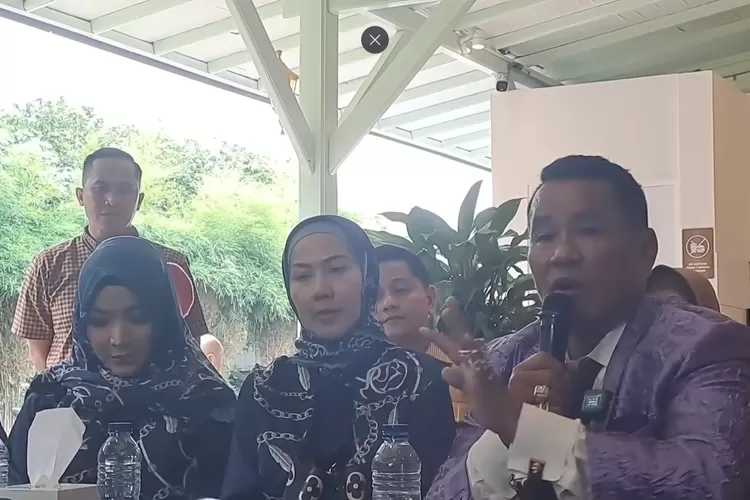 Venna Melinda tak mau menemui ibunda Ferry Irawan, Hotman Paris ungkap alasannya. (Tangkap layar Youtube Was Was)