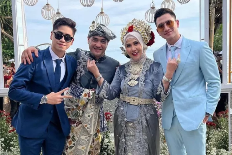 Verrel Bramasta bandingkan rumah tangga ibunya dengan papanya. Foto/Instagram (Foto/Instagram)