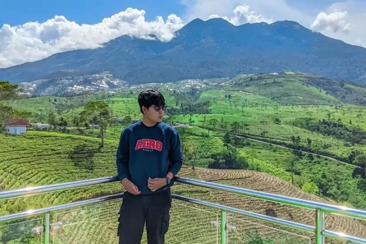 Refreshing ke Kemuning Sky Hills, destinasi wisata di Karanganyar Jawa Tengah (Instagram @hyoubie)