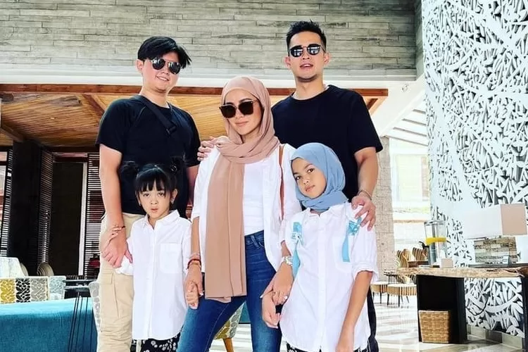 Meski sudah bercerai, Olla dan Aufar kerap menghabiskan waktu bersama.  (instagram @aufarhutapea)