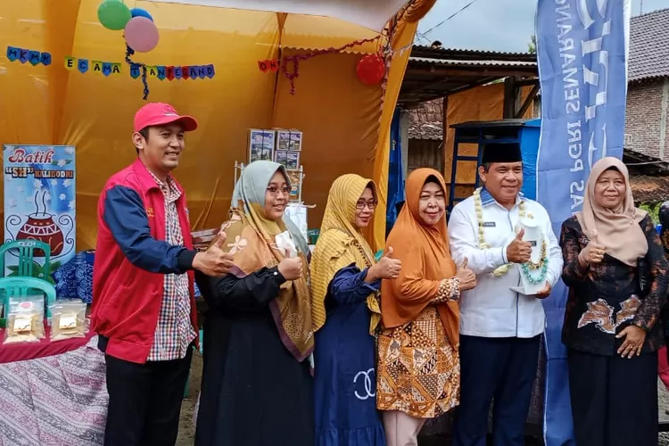 Wakil Bupati Windu Suko Basuki membuka Ekspo KKN Universitas PGRI Semarang Bersama Forum UMKM Pegandon. (edi prayitno/kontributor Kendal)