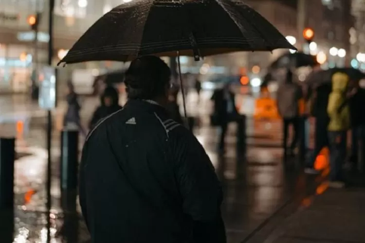 Ramalan prakiraan cuaca di Jakarta malam dan dini hari ini, harap waspada hujan petir akan terjadi pada dini hari (Pexels)