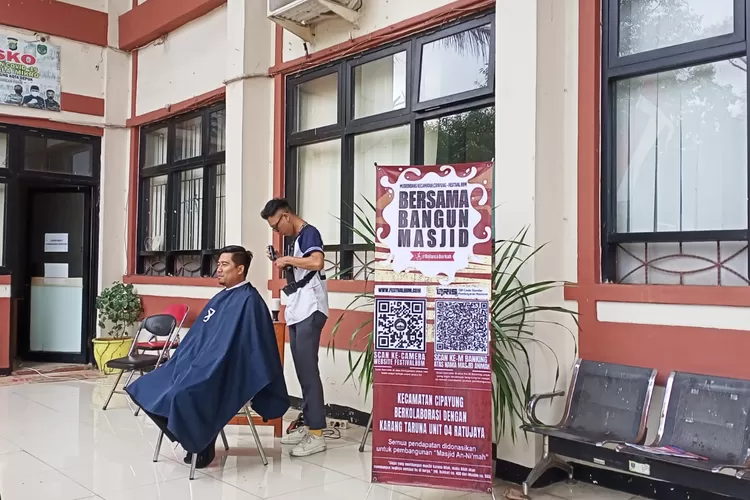 Pangkas Keliling Katar RW 04 Ratujaya