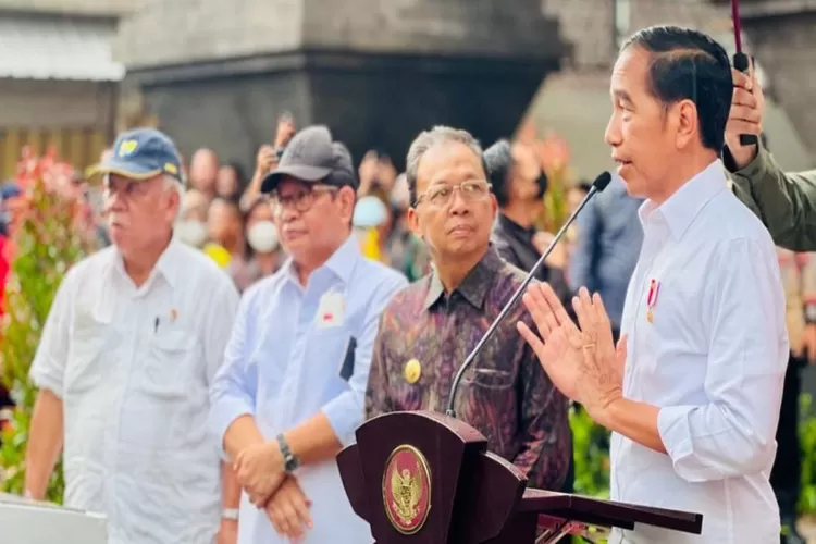 Presiden Jokowi  (https://www.kemendagri.go.id/berita/read/34462/presiden-jokowi-pasar-seni-sukawati-siap-terima-wisatawan)