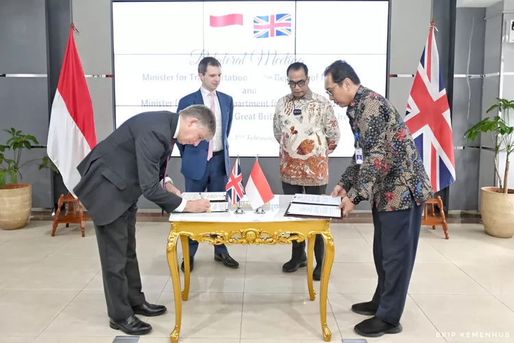 Pemerintah Indonesia diwakili Menhub Budi Karya Sumadi jalin kerja sama dengan Inggris dalam pengembangan pelayaran berkelanjutan