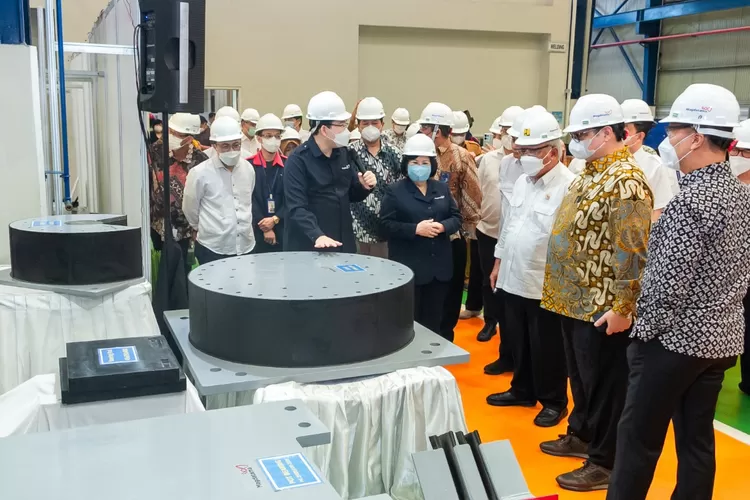 Industri Pengolahan Karet  (https://kemenperin.go.id/artikel/23843/Pemerintah-Pacu-Substitusi-Impor-di-Industri-Pengolahan-Karet)