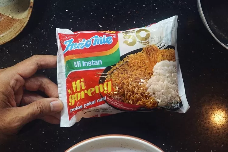 Viral Kemasan Indomie Goreng dan Nasi di Dalam Satu Bungkus, Beneran Ada Nggak Sih? (Tangkapan layar Instagram @tigabelas)