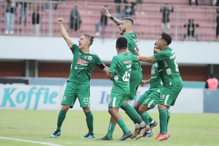 Sebagian pemain PSS Rayakan gol kemenangan (foto ligaindonesiabaru)