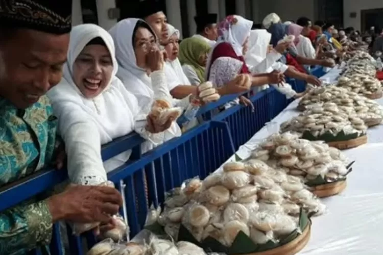 Megengan, Tradisi Menyambut Bulan Ramadhan Di Surabaya, Ada Kue Apem ...