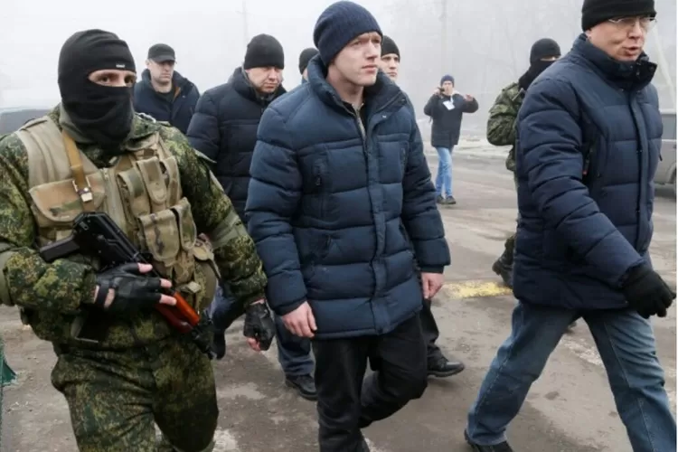 Rusia dan Ukraina bertukar tawanan perang melalui mediasi Uni Emirat Arab, akankah jadi sinyal damai antara kedua belah pihak? (voa-islam.com)