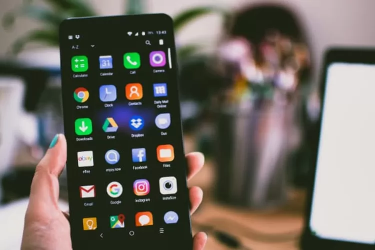 Hp 4G saat ini menjadi salah satu kebutuhan utama bagi banyak orang, karena memungkinkan koneksi internet yang lebih cepat dan stabil (Pexels lisa fotios)