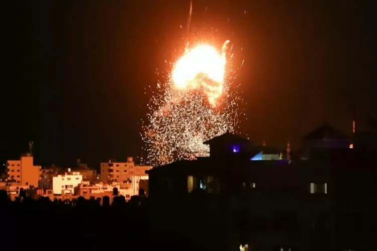 Suasama malam di jalur Gaza (The Times of Israel)