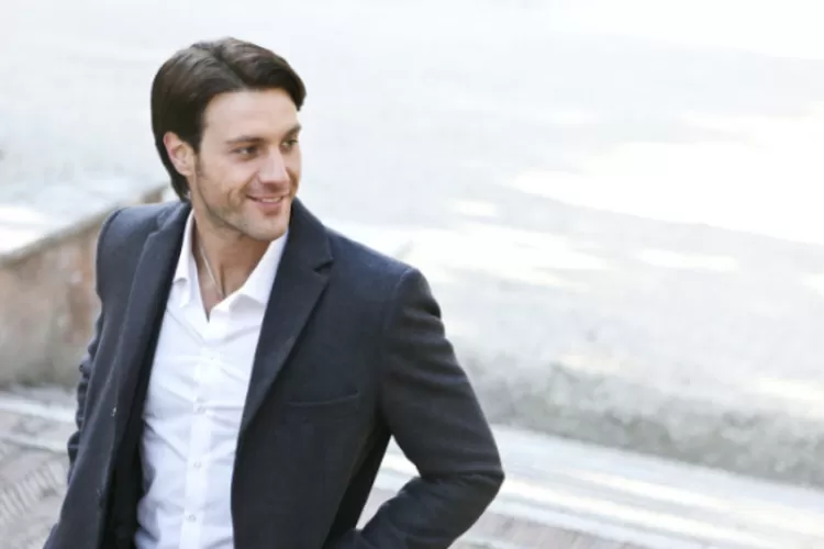 Ilustrasi cowok melakukan beberapa hal secara diam-diam saat sedang naksir seseorang (Pexels/Andrea Piacquadio)