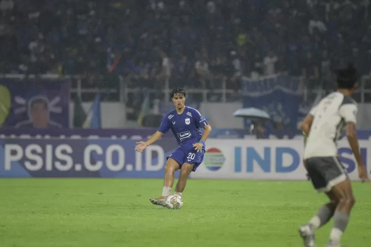  Brandon Scheunemann saat masih bermain bersama PSIS Semarang. Brandong dipanggil TC Timnas.  ((PSIS))