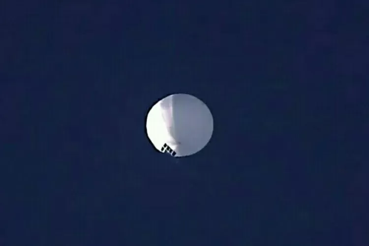 China Klaim Balon yang Membubung Lintasi Langit AS sebagai Pesawat Penelitian Cuaca. (APNews)