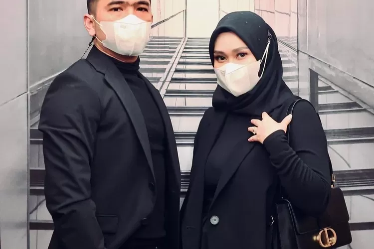 Putra Siregar dituding berselingkuh oleh istrinya, Septia Yetri. (Instagram/ @septiasiregar17)