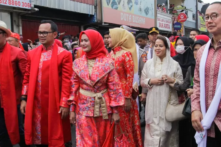 Politisi Golkar Melli Darsa hadiri Bogor Street Festival Cap Go Meh 2023 bersama pejabat daerah Jawa Barat dan tokoh nasional. (Dok. pribadi)