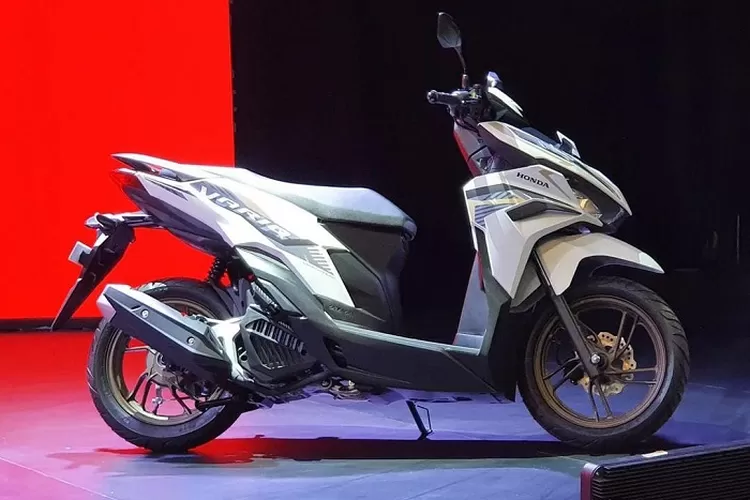 Honda Vario 125 Terbaru 2023 dengan Fitur USB Charger, Healing Kemanapun Beterai Full Senyum