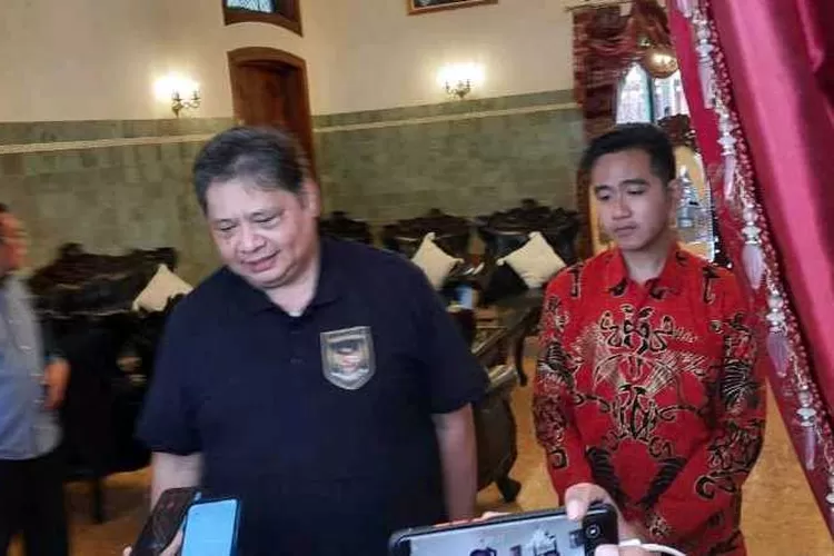 Ketum Partai Golkar Airlangga Hartarto dan Wali Kota Solo Gibran Rakabuming Raka udai bertemu di Loji Gandrung (Endang Kusumastuti)