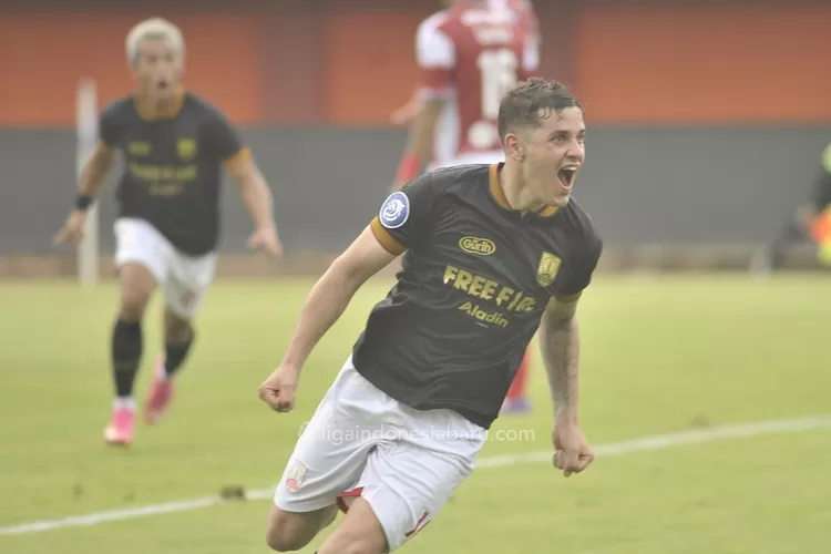 Pemain Persis Rayakan Kemenangan (foto ligaindonesiabaru)