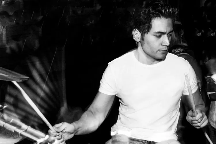 Mengenal Lebih Dekat Tyo Nugros: Umur, Sudah Menikah atau Belum, Kapan Masuk Band Dewa 19, Akun IG (IG @realtyonugros)