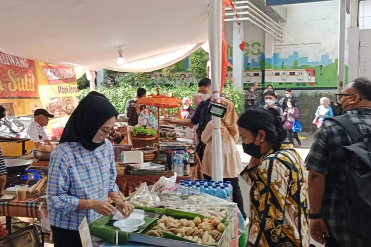 Kadin Kota Adm Jakarta Pusat menggelar  road show festival UMKM di Terowongan Kendal, Jakarta Pusat, Senin- Sabtu (6-11/2/2023). Puluhan  stand  mengikuti kegiatan ini 