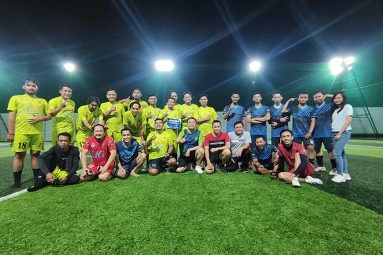 Hotel Aruss bikin fun game minisoccer bersama Jurnalis FC Semarang untuk memperingati HPN 2023. (Hotel Aruss)