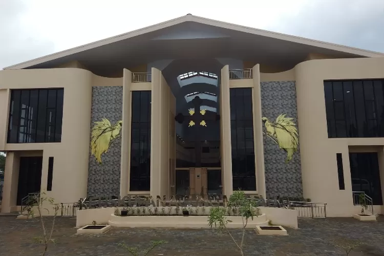 Kementerian Pekerjaan Umum dan Perumahan Rakyat (PUPR) telah menyelesaikan pembangunan gedung Keuskupan Merauke