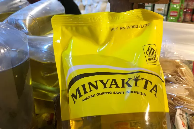 Minyak goreng bersubsidi Minyakita tengah langka di Kota Bogor. (FOTO : Devina/Metropolitan.id)