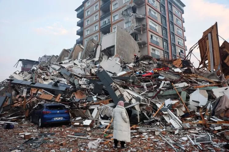 Ribuan bangunan roboh gempa Turki 