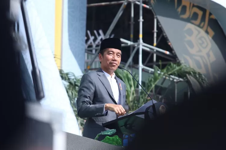 Presiden Republik Indonesia Jokowi 'We Will Rock You' kepada banser NU (Fadhil Ramadhan)
