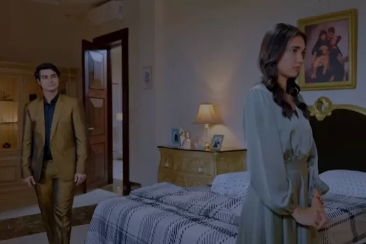 Suci sedang bercermin dan Erel memujinya cantik seperti pertama kali bertemu. (Gorajuara/ dok: Instagram/ @sctv)